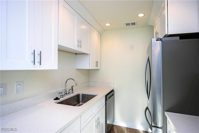 561 Periwinkle WAY E2, Sanibel, FL 33957