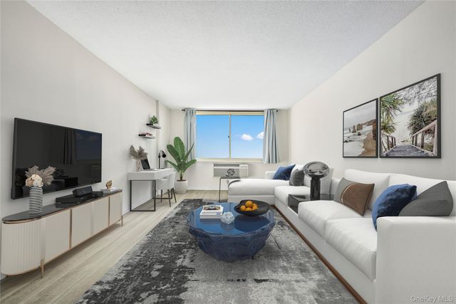 118-18 Union Turnpike 11A, Kew Gardens, NY 11415