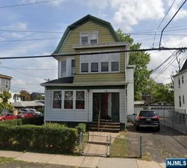 388 Seymour Avenue, Newark, NJ 07112