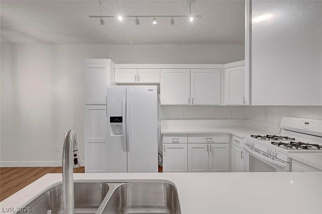 2291 West Horizon Ridge Parkway 5129, Henderson, NV 89052