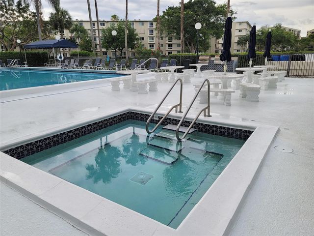 2222 N Cypress Bend 309, Pompano Beach, FL 33069