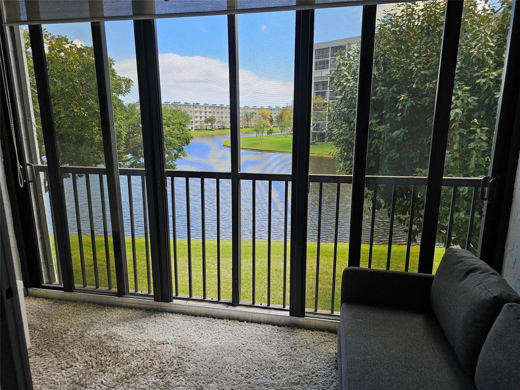 2222 N Cypress Bend 309, Pompano Beach, FL 33069