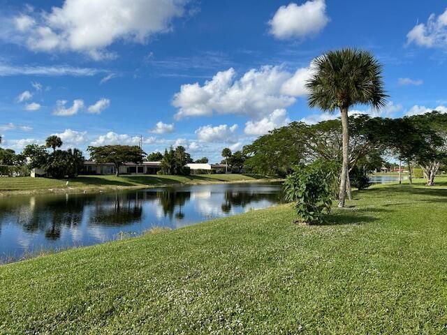 221 Lake Meryl Drive, West Palm Beach, FL 33411
