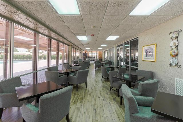 221 Lake Meryl Drive, West Palm Beach, FL 33411