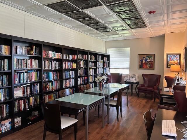 221 Lake Meryl Drive, West Palm Beach, FL 33411