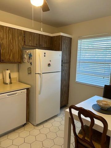 221 Lake Meryl Drive, West Palm Beach, FL 33411