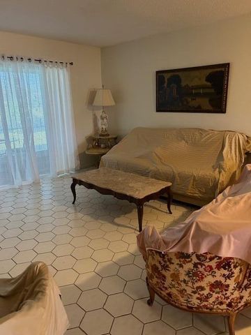 221 Lake Meryl Drive, West Palm Beach, FL 33411