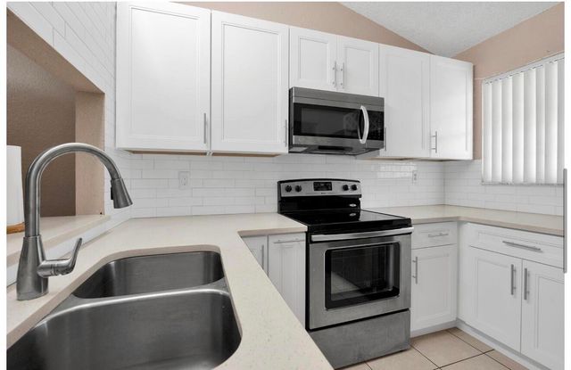 11665 NW 45th Street 11665, Coral Springs, FL 33065