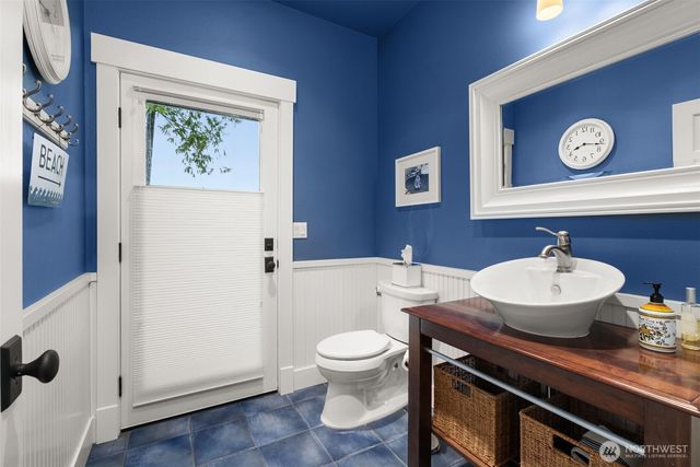 4827 Bayshore Lane NW, Olympia, WA 98502