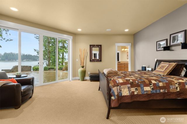 4827 Bayshore Lane NW, Olympia, WA 98502