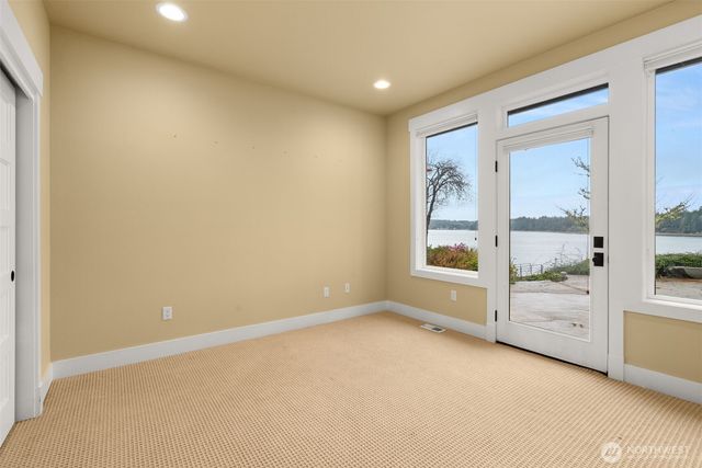 4827 Bayshore Lane NW, Olympia, WA 98502