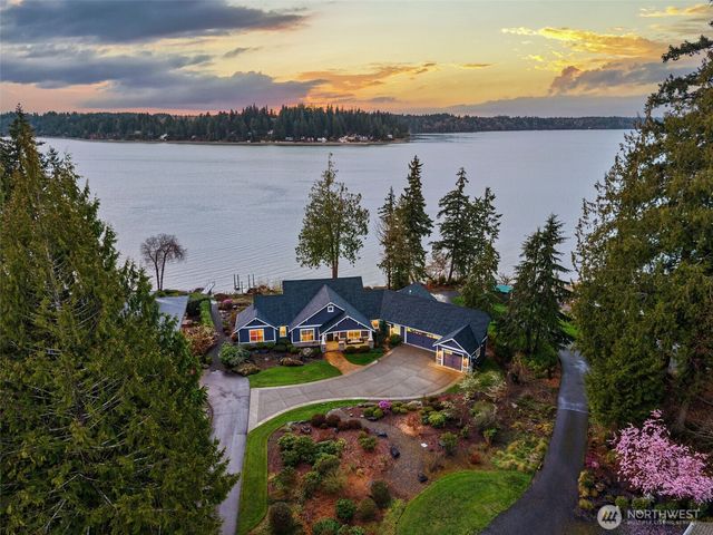4827 Bayshore Lane NW, Olympia, WA 98502