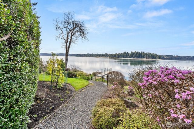 4827 Bayshore Lane NW, Olympia, WA 98502