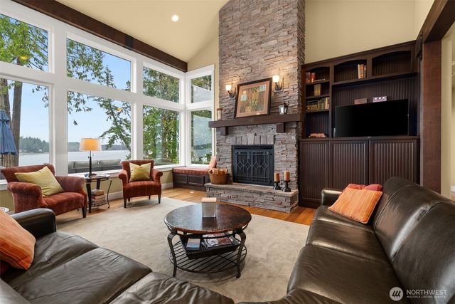 4827 Bayshore Lane NW, Olympia, WA 98502