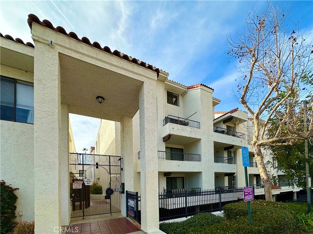 3525 Lebon Drive 204, San Diego, CA 92122