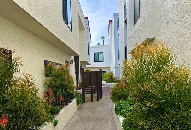 3525 Lebon Drive 204, San Diego, CA 92122