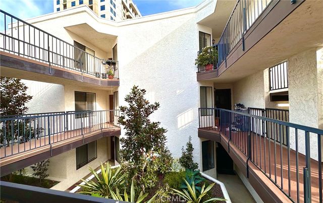 3525 Lebon Drive 204, San Diego, CA 92122