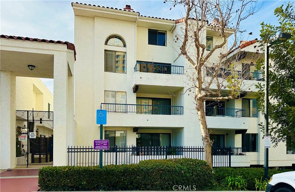 3525 Lebon Drive 204, San Diego, CA 92122