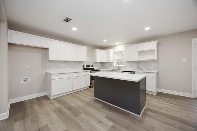 11302 White Gate Lane, Houston, TX 77067