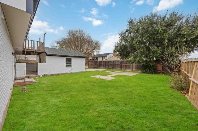 11302 White Gate Lane, Houston, TX 77067