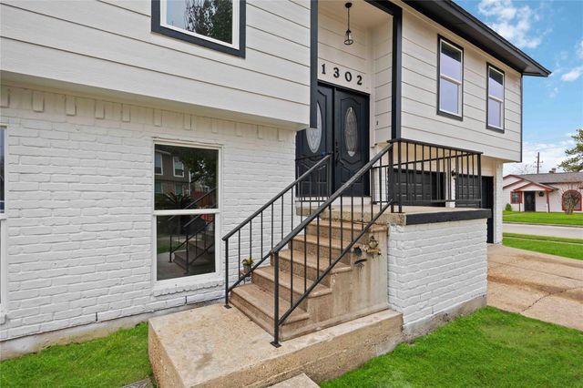 11302 White Gate Lane, Houston, TX 77067