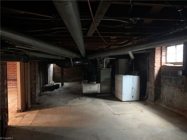 2111 S Benbow Road, Greensboro, NC 27406