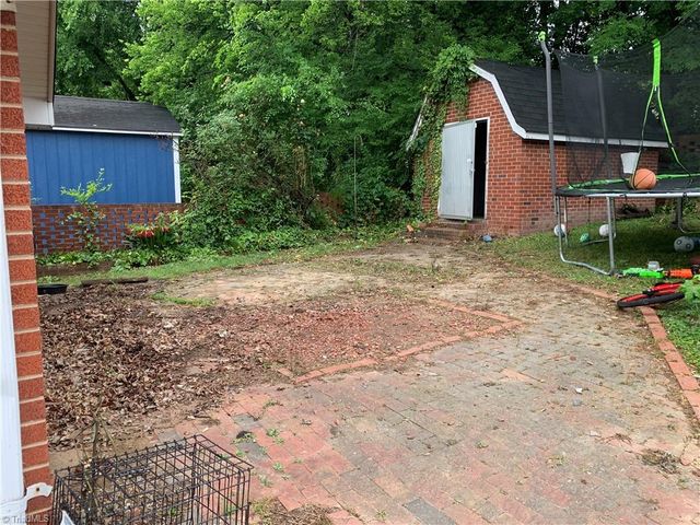 2111 S Benbow Road, Greensboro, NC 27406