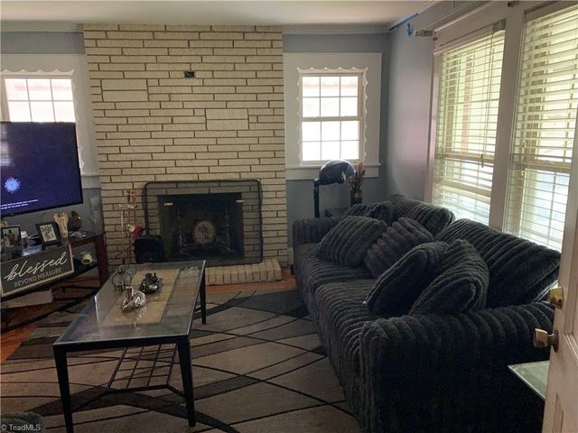 2111 S Benbow Road, Greensboro, NC 27406