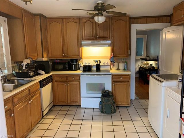 2111 S Benbow Road, Greensboro, NC 27406