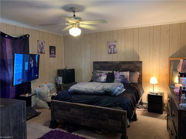 2111 S Benbow Road, Greensboro, NC 27406