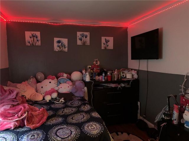 2111 S Benbow Road, Greensboro, NC 27406