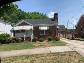 2111 S Benbow Road, Greensboro, NC 27406