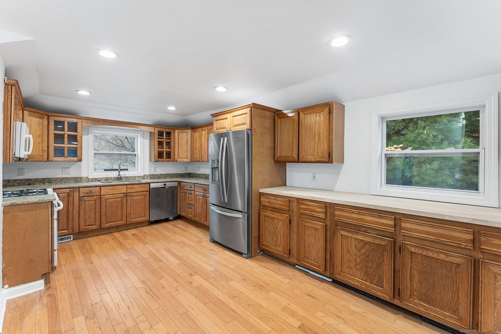 20 Georgetown Road, Weston, CT 06883
