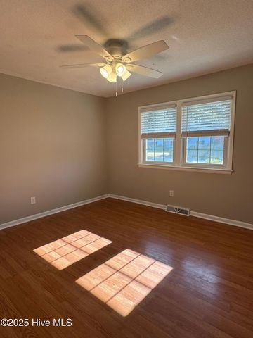 200 Deborah Place, Jacksonville, NC 28540