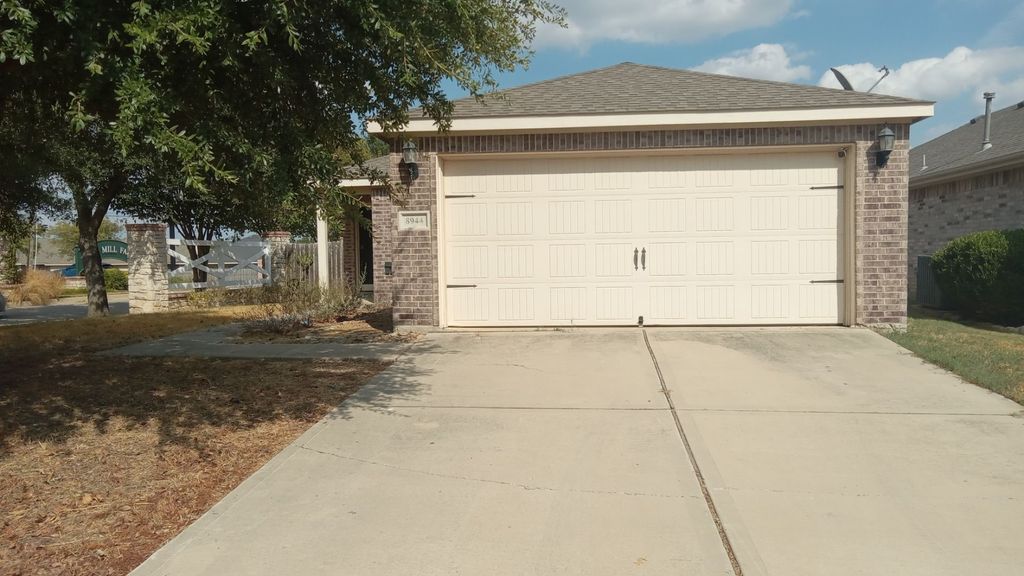 8944 Sunny Hollow Drive, Fort Worth, TX 76179