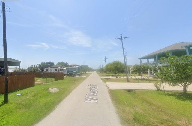 983 W Verdia Drive, Crystal Beach, TX 77650