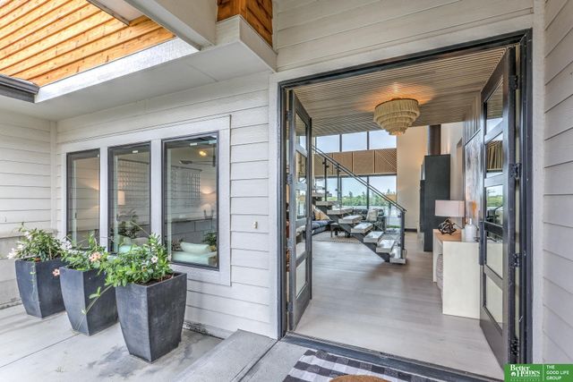 28432 Laurel Circle, Valley, NE 68064