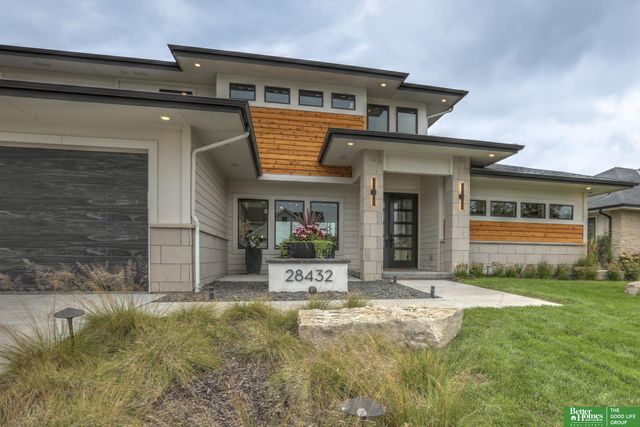28432 Laurel Circle, Valley, NE 68064