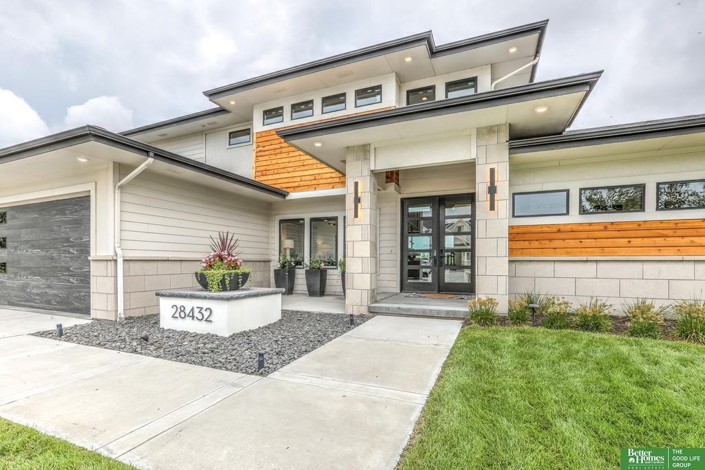 28432 Laurel Circle, Valley, NE 68064