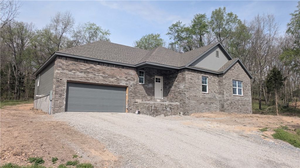 7 Hillborough, Bella Vista, AR 72715