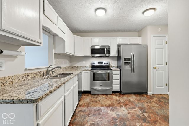 6276 Briargate Drive, Zionsville, IN 46077