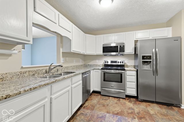 6276 Briargate Drive, Zionsville, IN 46077