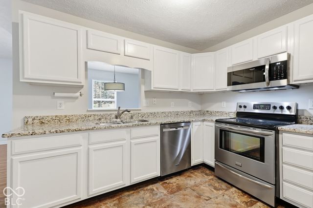 6276 Briargate Drive, Zionsville, IN 46077