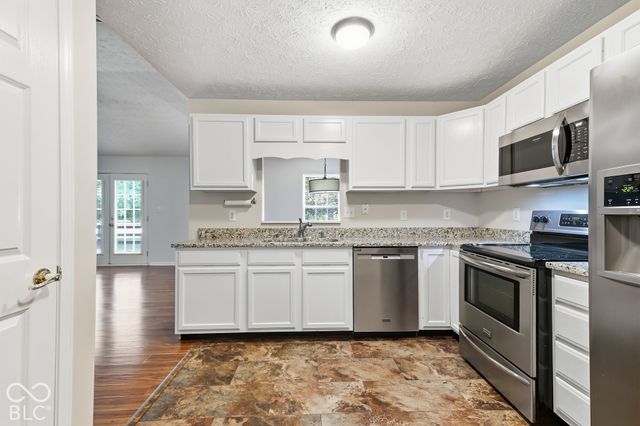 6276 Briargate Drive, Zionsville, IN 46077
