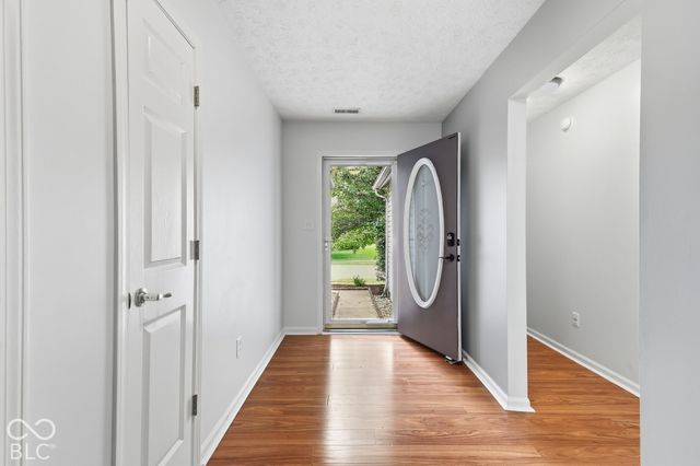 6276 Briargate Drive, Zionsville, IN 46077