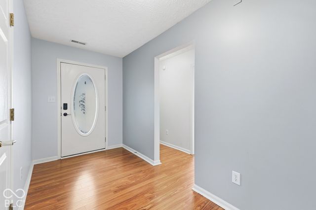 6276 Briargate Drive, Zionsville, IN 46077