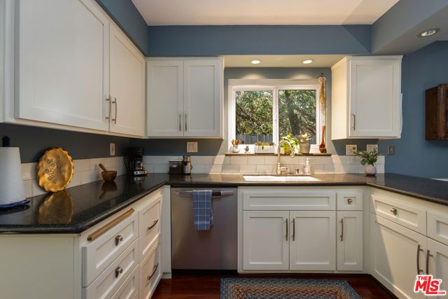 16750 Valerio Street, Los Angeles, CA 91406