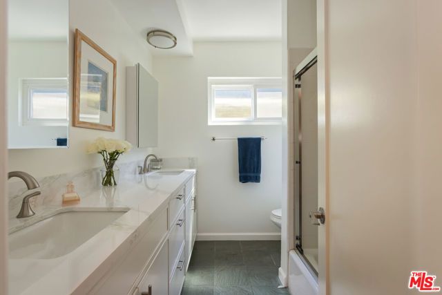 16750 Valerio Street, Los Angeles, CA 91406