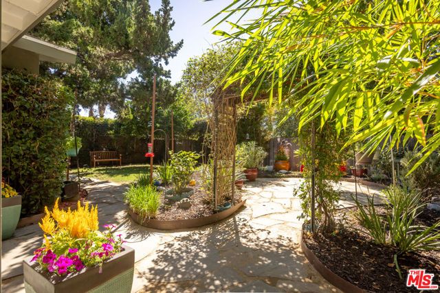 16750 Valerio Street, Los Angeles, CA 91406