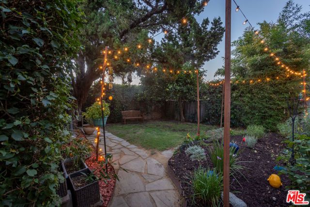 16750 Valerio Street, Los Angeles, CA 91406